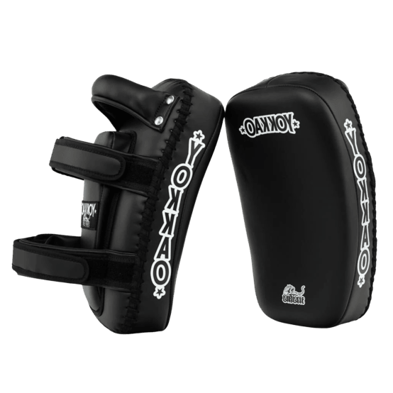 kicking pads yokkao muay thai black 1 4925421d 7702 4f7c bc67 4d0d51e1de99 photoroom (1)
